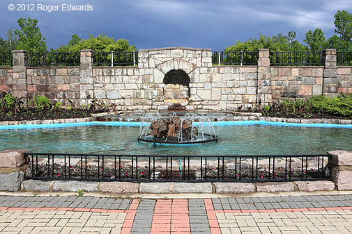Middle fountain